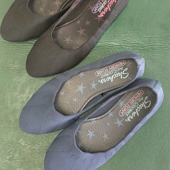 Lot of 2 Skechers flats. Navy and Black, size 6. - Picture 2 of 6